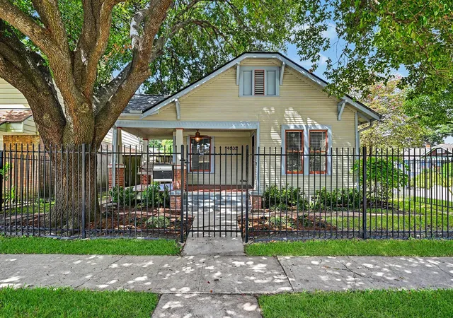 Photo 1 of Single family home for sale at 4035 Michaux St, Houston, TX 77009 | MLS# 48568094 | Listing updated on 2026-09-17