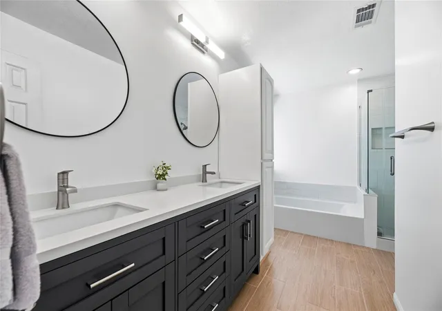 Photo 3 of Sale Pending at 16423 Maple Downs Ln, Sugar Land, TX 77498 | MLS# 73784343 | Listing updated on 2026-09-28