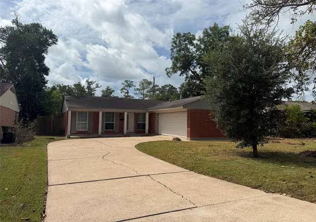 Photo 1 of Single family home for sale at 4327 Oakside Dr, Houston, TX 77053 | MLS# 38049530 | Listing updated on 2026-09-15