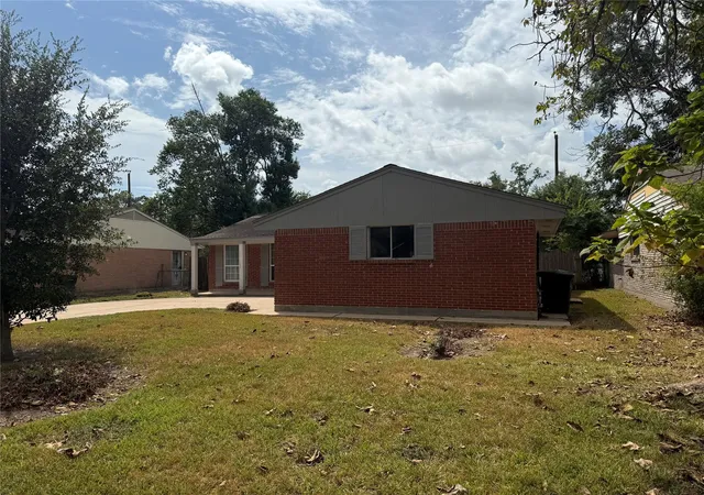 Photo 3 of Single family home for sale at 4327 Oakside Dr, Houston, TX 77053 | MLS# 38049530 | Listing updated on 2026-09-15