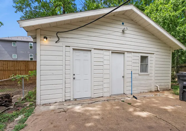 Photo 4 of Single family home for sale at 5103 New Orleans St, Houston, TX 77020 | MLS# 16290375 | Listing updated on 2026-09-22
