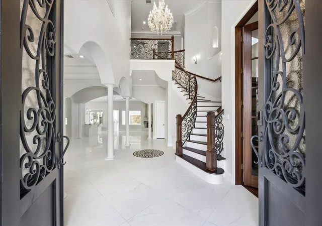 Photo 1 of Sale Pending at 9761 Westview Dr, Houston, TX 77055 | MLS# 89072052 | Listing updated on 2026-09-09