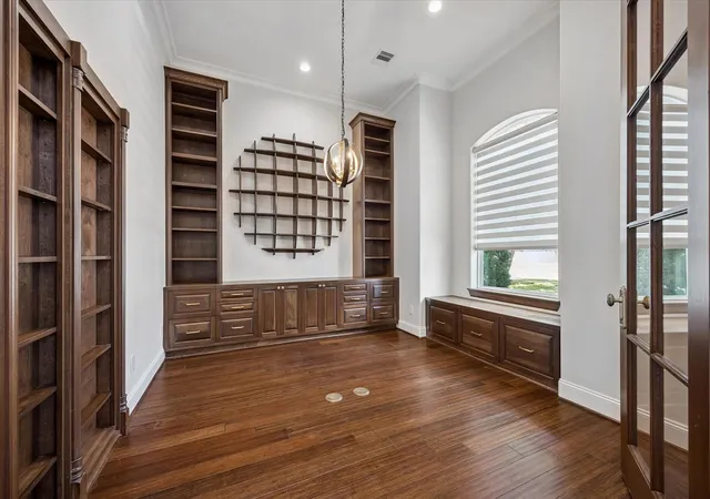 Photo 3 of Sale Pending at 9761 Westview Dr, Houston, TX 77055 | MLS# 89072052 | Listing updated on 2026-09-09