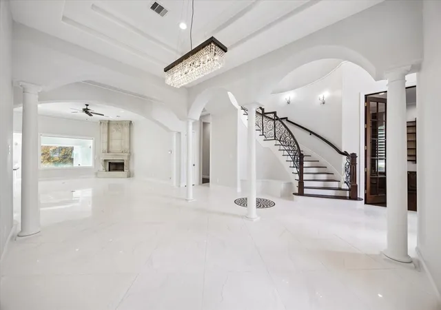 Photo 3 of Sale Pending at 9761 Westview Dr, Houston, TX 77055 | MLS# 89072052 | Listing updated on 2026-09-09