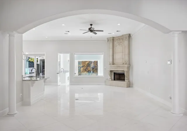 Photo 4 of Sale Pending at 9761 Westview Dr, Houston, TX 77055 | MLS# 89072052 | Listing updated on 2026-09-09