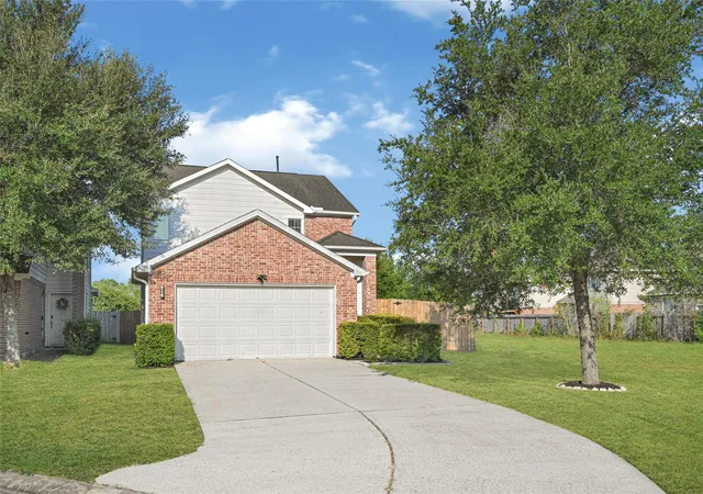 Photo 3 of Sale Pending at 11226 Valley Kings Dr, Houston, TX 77089 | MLS# 37390483 | Listing updated on 2026-09-17