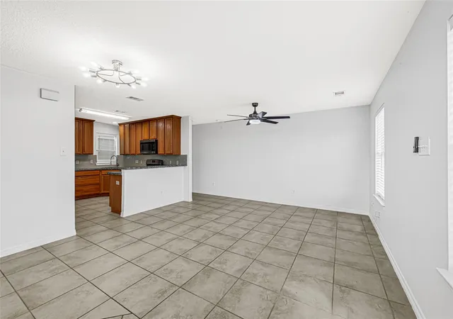 Photo 4 of Sale Pending at 11226 Valley Kings Dr, Houston, TX 77089 | MLS# 37390483 | Listing updated on 2026-09-17