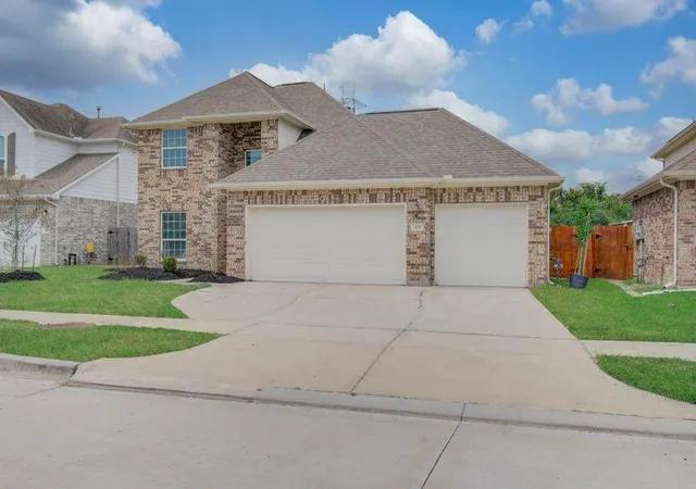Photo 2 of Single family home for sale at 309 Burgundy Dr, Alvin, TX 77511 | MLS# 44367458 | Listing updated on 2026-09-28
