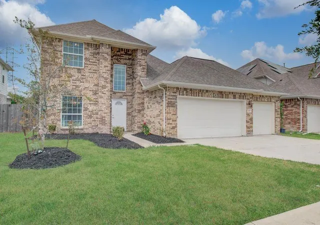 Photo 3 of Single family home for sale at 309 Burgundy Dr, Alvin, TX 77511 | MLS# 44367458 | Listing updated on 2026-09-28