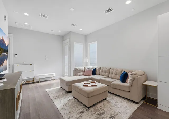 Photo 3 of Single family home for sale at 2527 Hollister St, Houston, TX 77080 | MLS# 12301352 | Listing updated on 2026-09-27