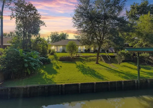 Photo 1 of Sale Pending at 5207 Harbor Light Dr, Dickinson, TX 77539 | MLS# 53357909 | Listing updated on 2026-09-28