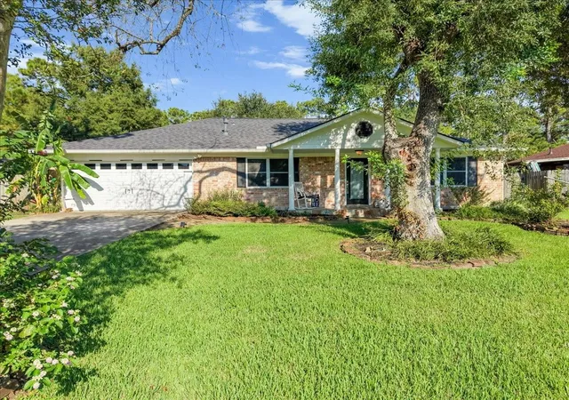 Photo 2 of Sale Pending at 5207 Harbor Light Dr, Dickinson, TX 77539 | MLS# 53357909 | Listing updated on 2026-09-28