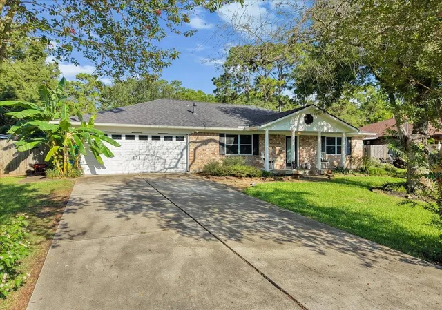 Photo 3 of Sale Pending at 5207 Harbor Light Dr, Dickinson, TX 77539 | MLS# 53357909 | Listing updated on 2026-09-28