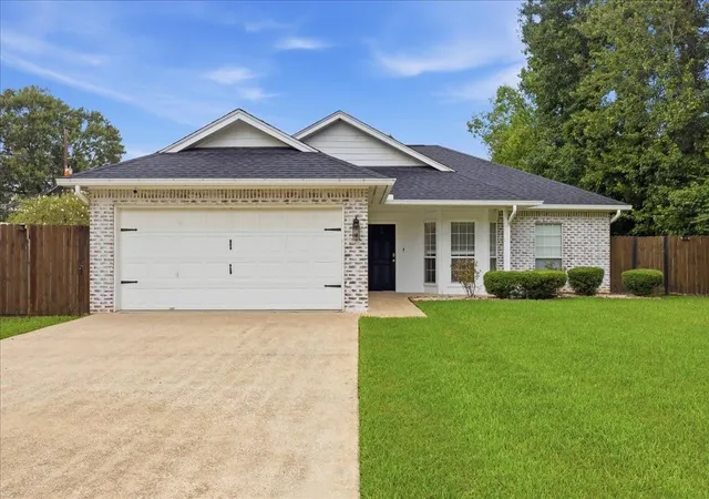 Photo 1 of Single family home for sale at 495 Moore Dr, Vidor, TX 77662 | MLS# 11751122 | Listing updated on 2026-09-11