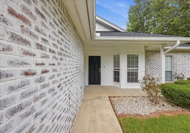 Photo 2 of Single family home for sale at 495 Moore Dr, Vidor, TX 77662 | MLS# 11751122 | Listing updated on 2026-09-11