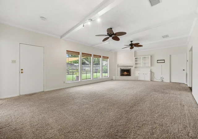 Photo 4 of Single family home for sale at 1307 Creek Holw Dr, Seabrook, TX 77586 | MLS# 15383335 | Listing updated on 2026-09-16