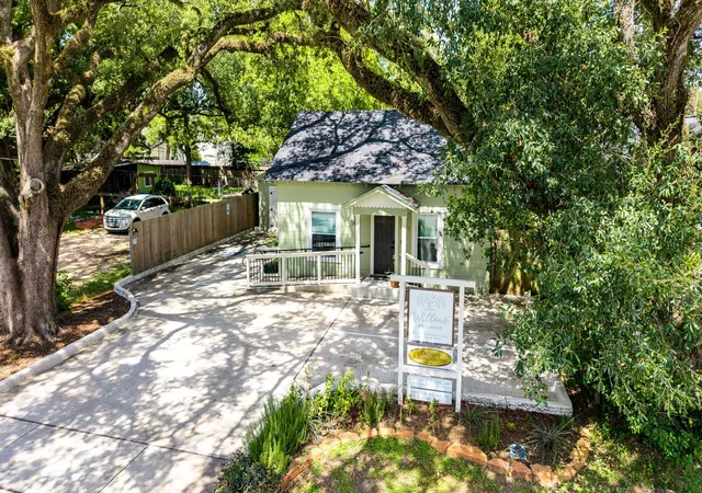 Photo 2 of Sale Pending at 502 Malone St, Tomball, TX 77375 | MLS# 20100240 | Listing updated on 2026-09-27