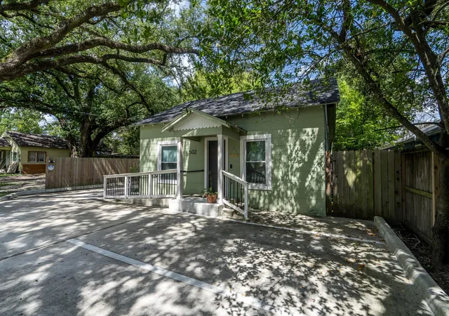 Photo 3 of Sale Pending at 502 Malone St, Tomball, TX 77375 | MLS# 20100240 | Listing updated on 2026-09-27