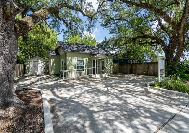 Photo 4 of Sale Pending at 502 Malone St, Tomball, TX 77375 | MLS# 20100240 | Listing updated on 2026-09-27