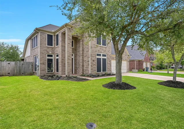 Photo 1 of Sale Pending at 418 Gastonbury Ct, League City, TX 77573 | MLS# 42410686 | Listing updated on 2026-09-17