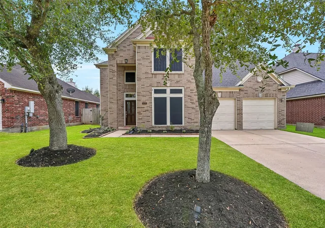 Photo 2 of Sale Pending at 418 Gastonbury Ct, League City, TX 77573 | MLS# 42410686 | Listing updated on 2026-09-17