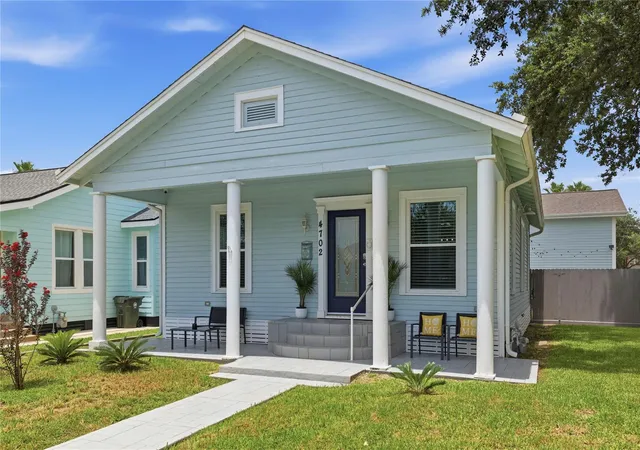 Photo 3 of Single family home for sale at 4702 Ave N 1/2, Galveston, TX 77551 | MLS# 73258325 | Listing updated on 2026-09-10