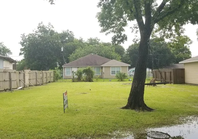 Photo 3 of Land for sale at 2209 Sakowitz St, Houston, TX 77020 | MLS# 46178996 | Listing updated on 2026-08-31