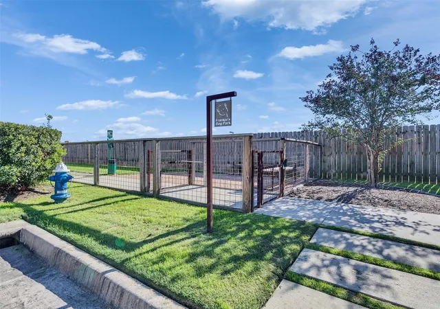 Photo 29 of Single family home for sale at 5702 Rucio Ln, Houston, TX 77092 | MLS# 35889058 | Listing updated on 2026-10-02