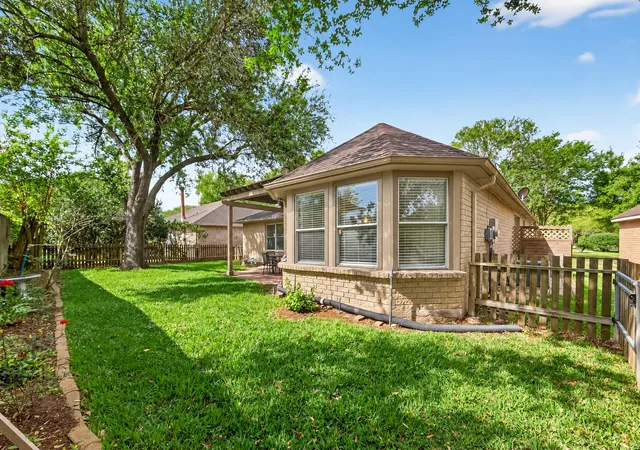 Photo 37 of Single family home for sale at 807 Forest Oaks Ln, Pearland, TX 77584 | MLS# 4766273 | Listing updated on 2026-09-22
