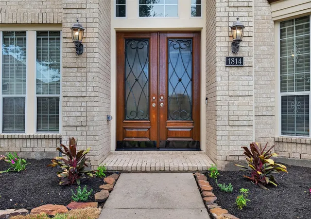 Photo 3 of Single family home for sale at 1814 Bartrum St, Sugar Land, TX 77479 | MLS# 88205017 | Listing updated on 2026-09-26