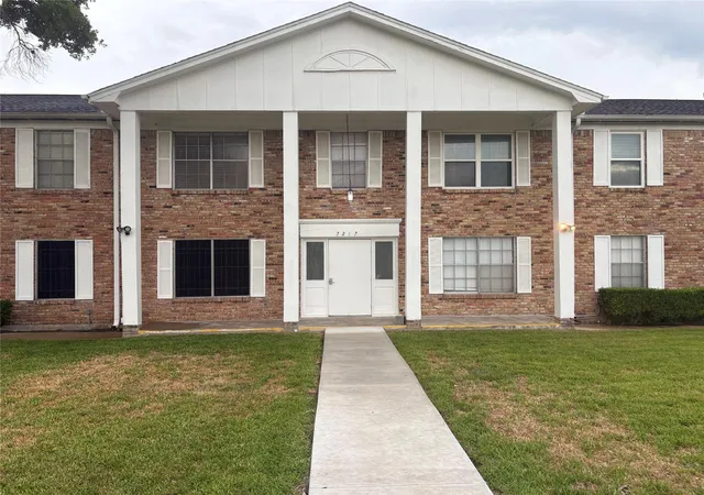 Condo for sale at 7217 Beechnut St, Houston, TX 77074 | MLS# 69042589