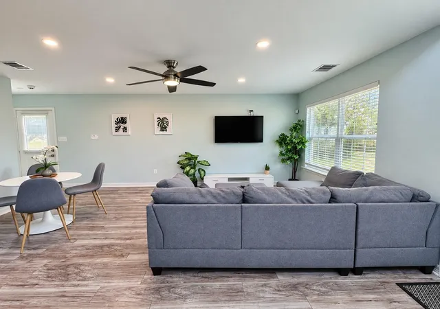 Photo 2 of Single family home for sale at 189 W Lakeview, Onalaska, TX 77360 | MLS# 21129518 | Listing updated on 2026-09-19