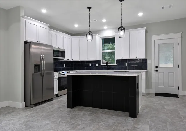 Photo 4 of Single family home for sale at 14833 Pine Dr, Conroe, TX 77302 | MLS# 36238887 | Listing updated on 2026-09-12