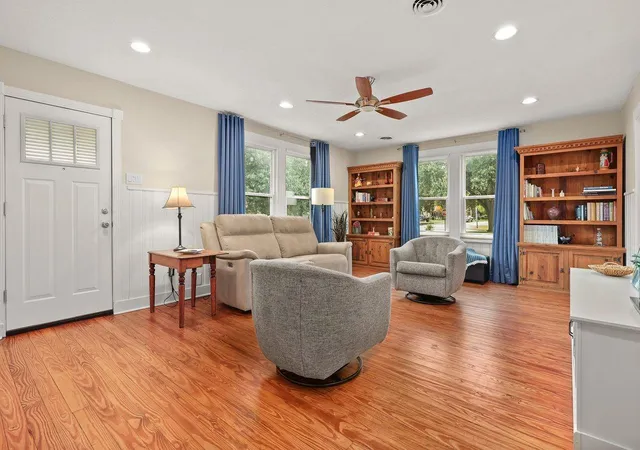 Photo 2 of Single family home for sale at 507 S 2nd Street, La Porte, TX 77571 | MLS# 23351681 | Listing updated on 2026-09-16