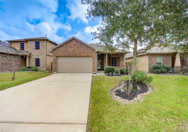 Photo 2 of Single family home for sale at 19022 Ayston Dr, Tomball, TX 77375 | MLS# 42701400 | Listing updated on 2026-09-16