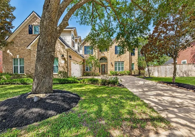 Photo 2 of Single family home for sale at 13611 Cottage Arbor Ct, Sugar Land, TX 77498 | MLS# 41492246 | Listing updated on 2026-09-26