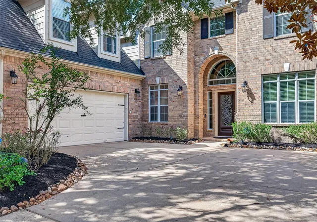 Photo 3 of Single family home for sale at 13611 Cottage Arbor Ct, Sugar Land, TX 77498 | MLS# 41492246 | Listing updated on 2026-09-26