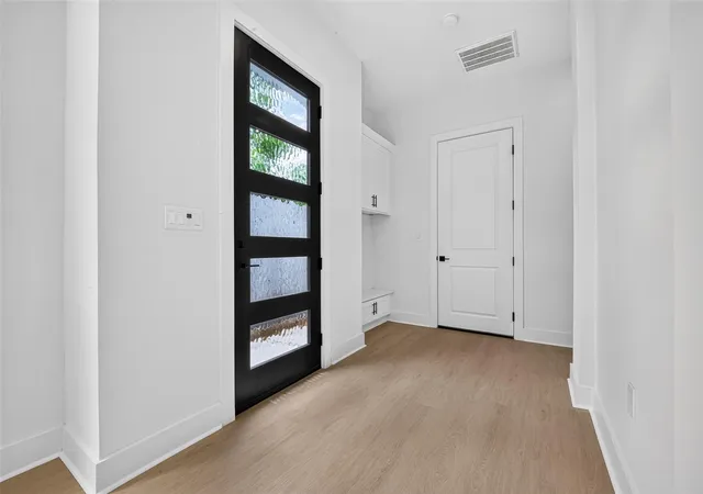 Photo 4 of Single family home for sale at 308 Engel St #A, Houston, TX 77011 | MLS# 48399537 | Listing updated on 2026-09-03
