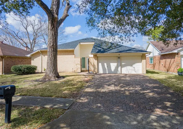 Photo 1 of Single family home for sale at 2506 Bisontine St, Friendswood, TX 77546 | MLS# 61159327 | Listing updated on 2026-09-10