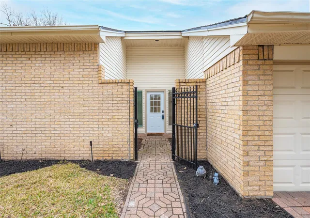 Photo 2 of Single family home for sale at 2506 Bisontine St, Friendswood, TX 77546 | MLS# 61159327 | Listing updated on 2026-09-10