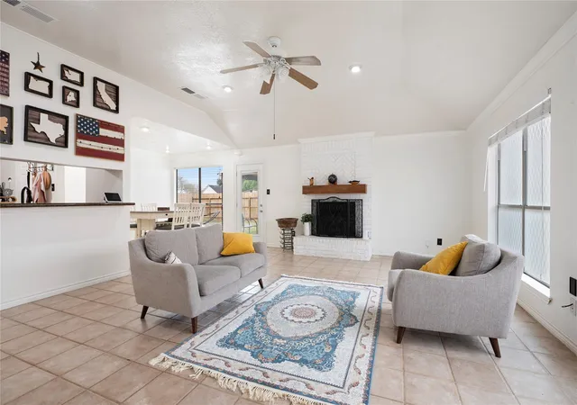 Photo 3 of Single family home for sale at 2506 Bisontine St, Friendswood, TX 77546 | MLS# 61159327 | Listing updated on 2026-09-10