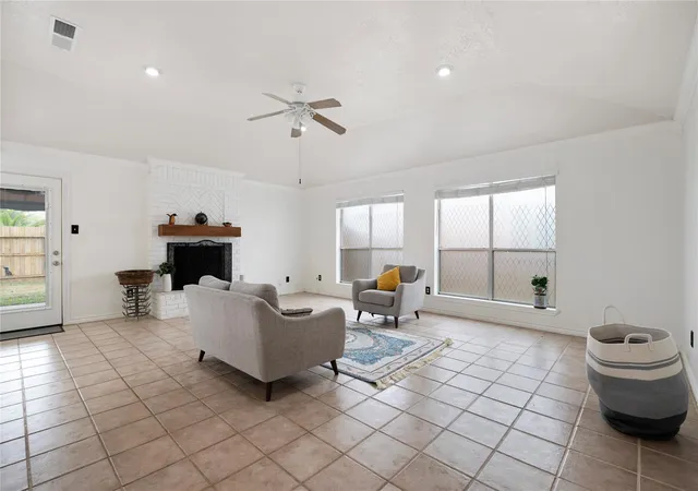 Photo 4 of Single family home for sale at 2506 Bisontine St, Friendswood, TX 77546 | MLS# 61159327 | Listing updated on 2026-09-10