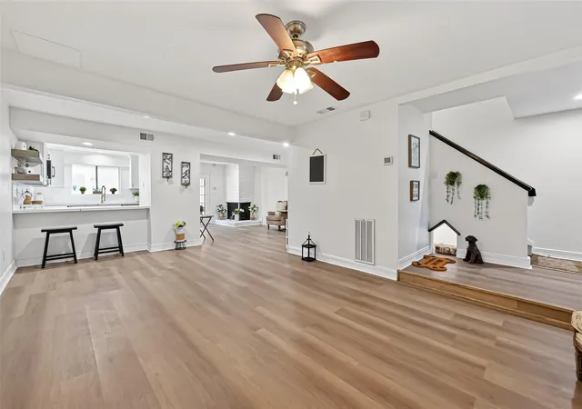 Photo 2 of Townhouse for sale at 724 Country Pl Dr #E, Houston, TX 77079 | MLS# 79753177 | Listing updated on 2026-09-13