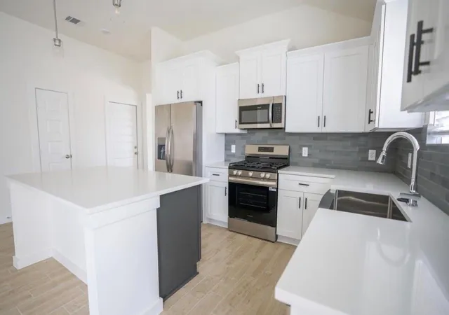 Photo 4 of Sale Pending at 3511 Sago Palm Dr, Manvel, TX 77578 | MLS# 75400756 | Listing updated on 2026-09-07