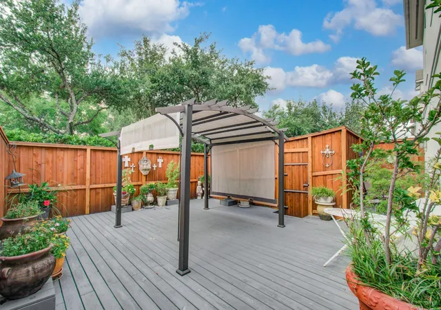 Photo 2 of Townhouse for sale at 2214 W Holcombe Blvd, Houston, TX 77030 | MLS# 34873093 | Listing updated on 2026-09-11