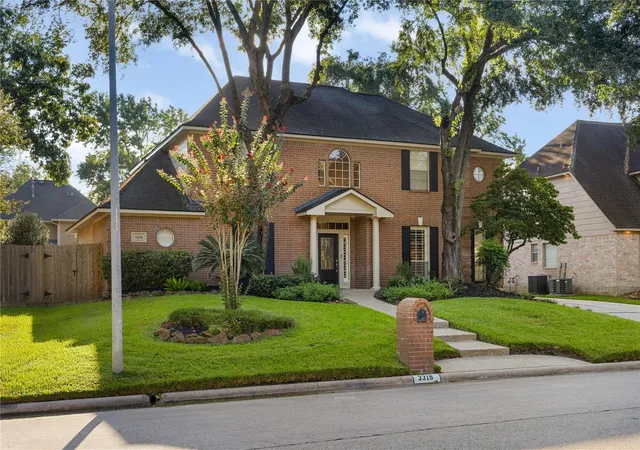Photo 2 of Single family home for sale at 3318 Clover Valley Dr, Kingwood, TX 77345 | MLS# 27350496 | Listing updated on 2026-10-07