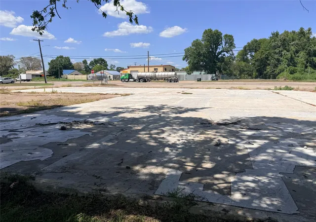 Photo 3 of Land for sale at 612 Highway 90 E, Liberty, TX 77575 | MLS# 39478422 | Listing updated on 2026-09-16