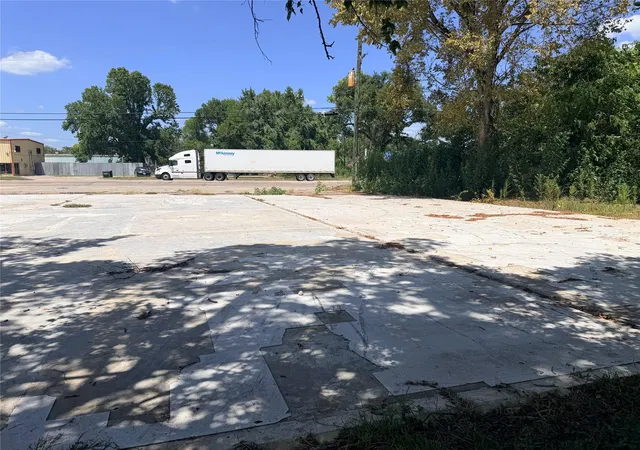 Photo 4 of Land for sale at 612 Highway 90 E, Liberty, TX 77575 | MLS# 39478422 | Listing updated on 2026-09-16