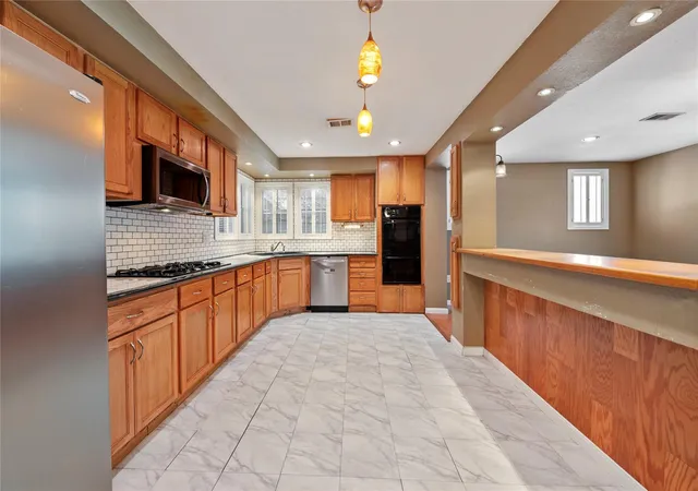 Photo 4 of Single family home for sale at 10702 River Oaks Dr, Conroe, TX 77385 | MLS# 87670465 | Listing updated on 2026-09-25