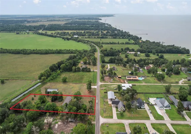 Photo 4 of Single family home for sale at 4237 S Main St, Anahuac, TX 77514 | MLS# 75066486 | Listing updated on 2026-10-06
